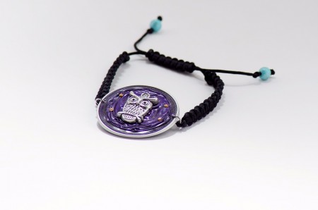 Indián baglyos lila csomózott karkötő - Ár: 1.690 Ft